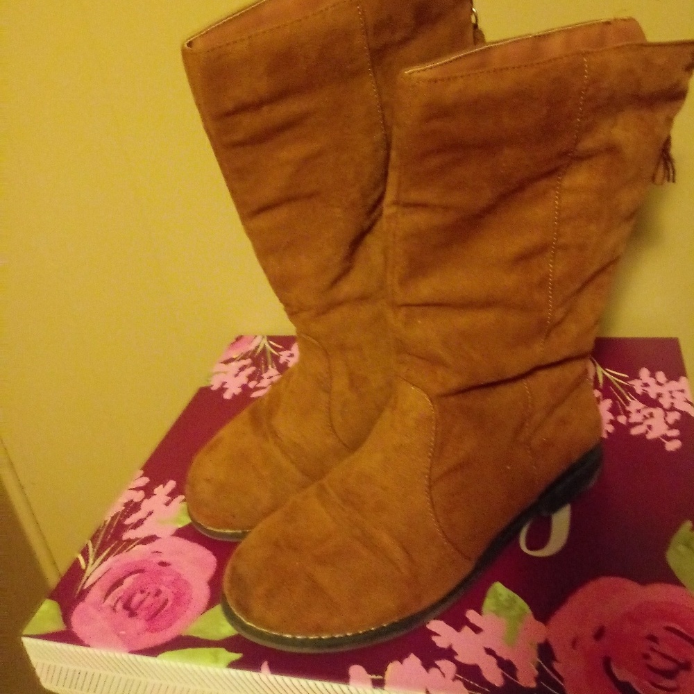 Girls cognac color, tassel zip up boot size 4